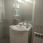 With 5 Bedrooms Apartment *