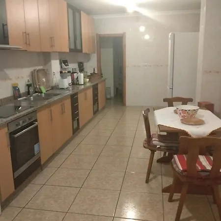 With 5 Bedrooms Apartment *