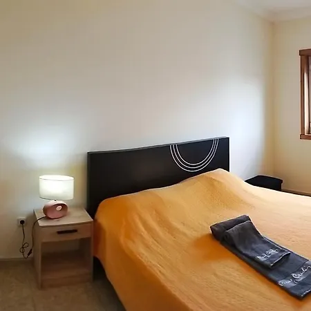 Apartment 5 Bedrooms - 6 Beds Lejlighed